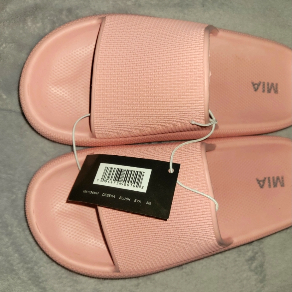 Mia slides